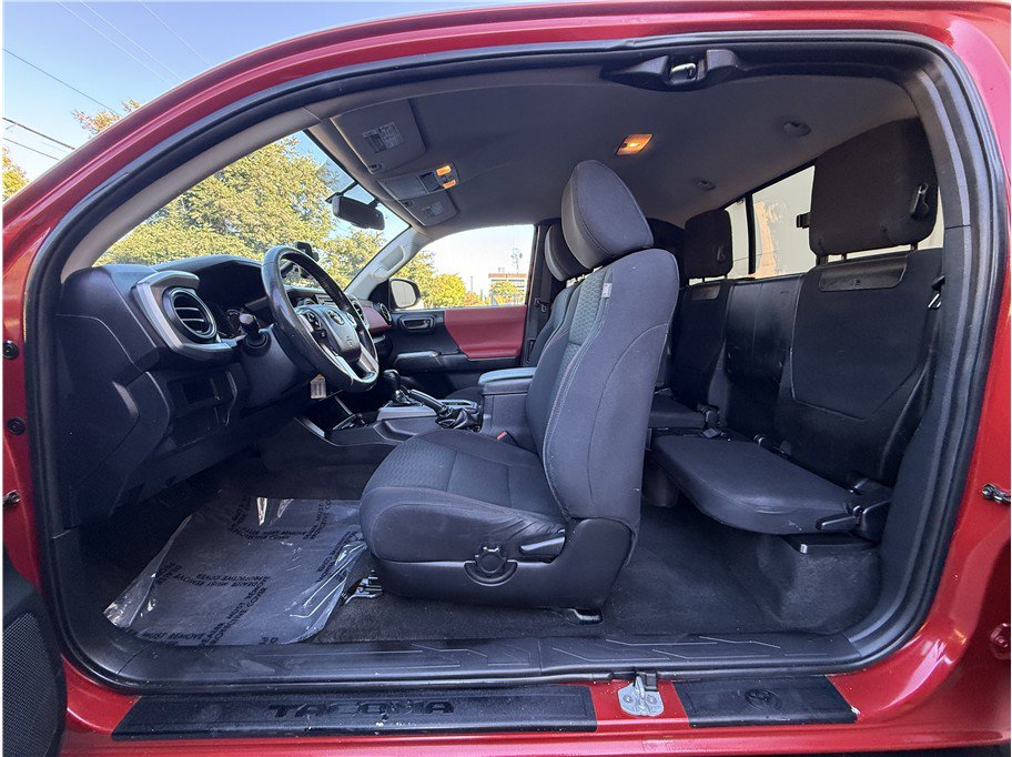 Used 2017 Toyota Tacoma SR5 w/ Tow Package RWD image 24