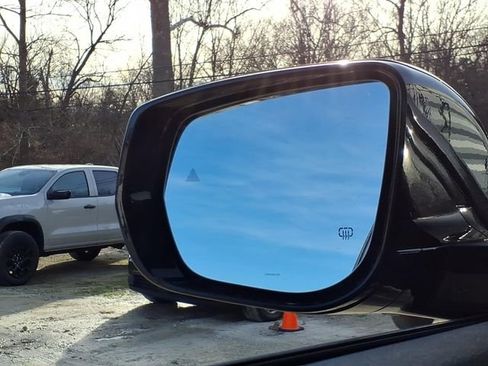 New 2025 Jeep Grand Cherokee Altitude image 17