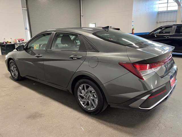 Used 2024 Hyundai Elantra SEL FWD image 5