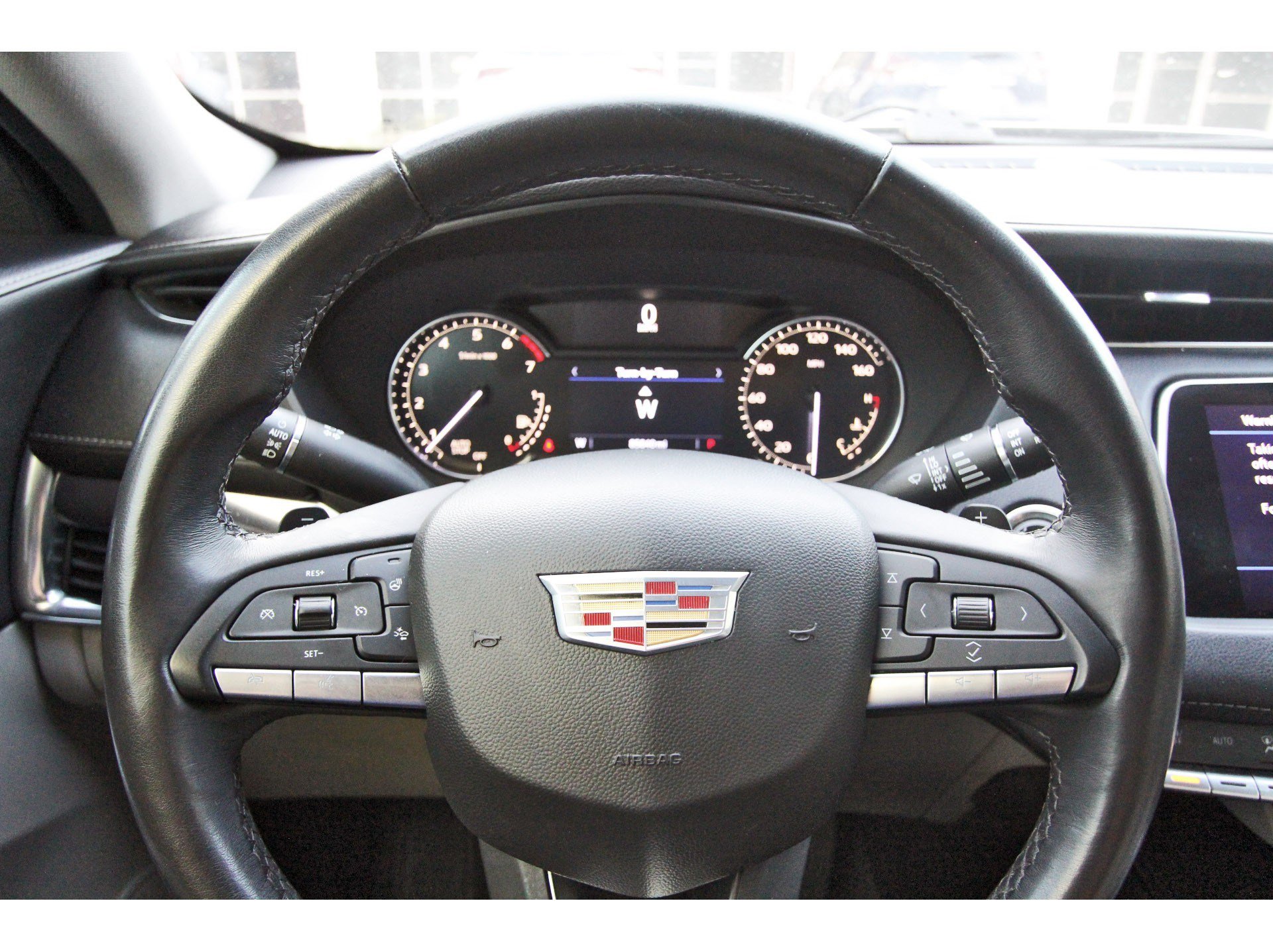 Used 2022 Cadillac XT4 Luxury w/ Cold Weather Package FWD image 16