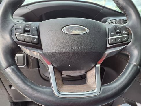 Used 2020 Ford Explorer Platinum w/ Premium Technology Package image 19