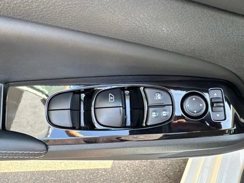 Used 2023 Nissan Altima 2.5 SV FWD image 8