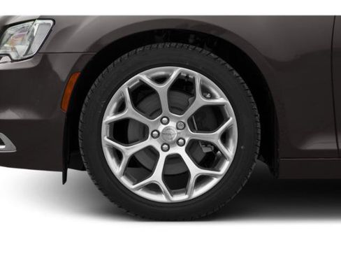 Certified 2020 Chrysler 300 C RWD image 11