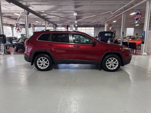 Used 2017 Jeep Cherokee Latitude w/ Comfort/Convenience Group image 6