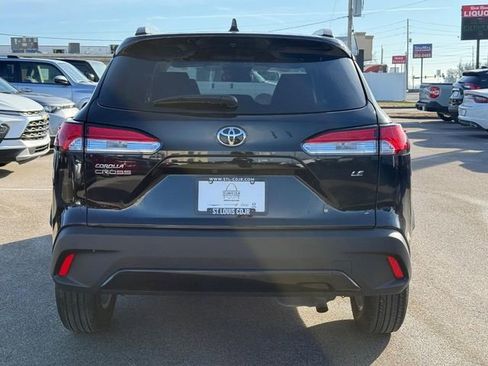 Used 2025 Toyota Corolla Cross LE image 4