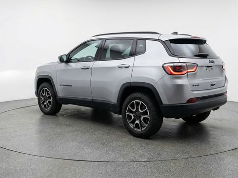 Used 2025 Jeep Compass Trailhawk AWD/4WD image 6