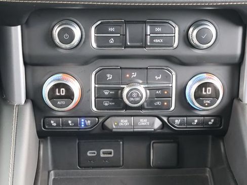 Used 2023 GMC Yukon SLT w/ SLT Premium Package AWD/4WD image 21