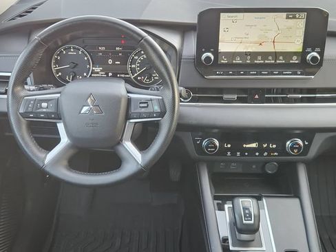 Used 2024 Mitsubishi Outlander SE FWD image 28