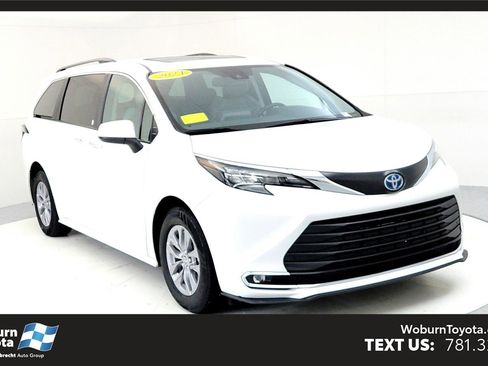 Certified 2024 Toyota Sienna XLE image 1