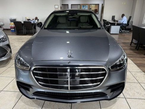 Used 2022 Mercedes-Benz S 580 4MATIC Sedan w/ AMG Line Package image 6