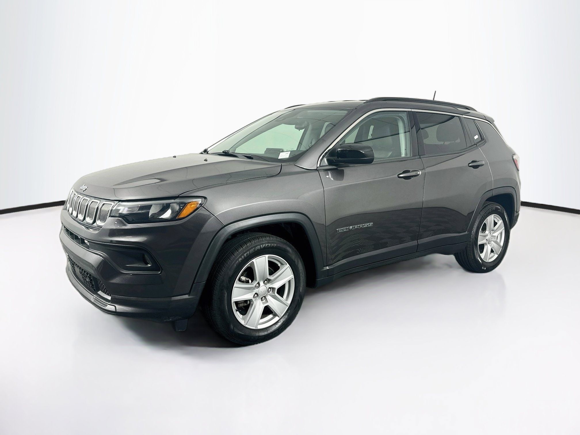 Used 2022 Jeep Compass Latitude FWD image 3