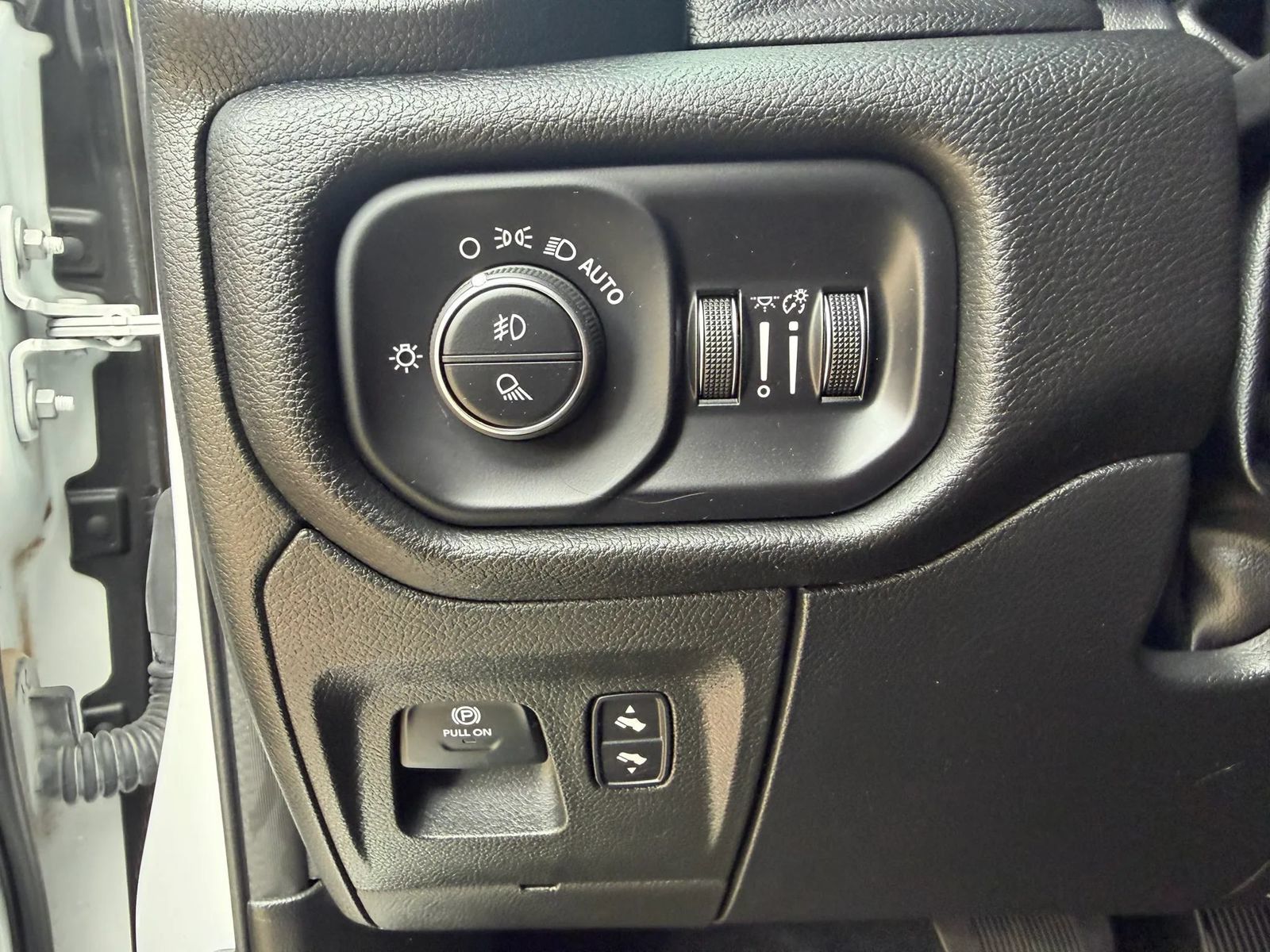 Used 2023 RAM 1500 Laramie AWD/4WD image 17
