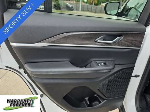 Used 2023 Jeep Grand Cherokee Limited w/ Black Appearance Package RWD image 13