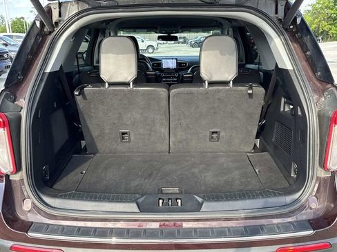 Used 2023 Ford Explorer Limited w/ Equipment Group 301A AWD/4WD image 11