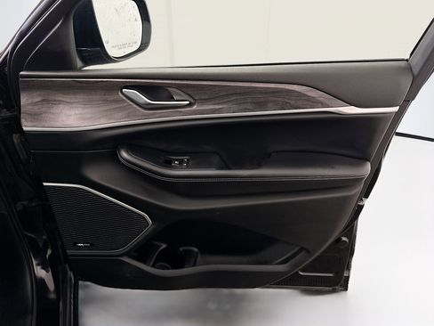 Used 2023 Jeep Grand Cherokee 4WD 4xe w/ Luxury Tech Group II image 35