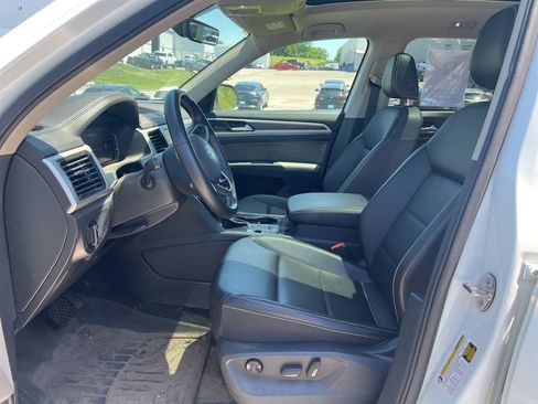 Used 2023 Volkswagen Atlas SE w/ Panoramic Sunroof Package FWD image 6