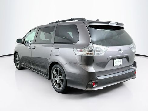 Used 2020 Toyota Sienna SE Premium FWD image 5