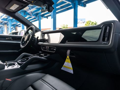 New 2026 Porsche Cayenne Coupe AWD/4WD image 34