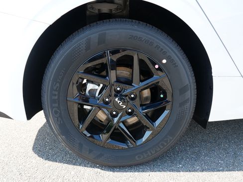 New 2025 Kia K5 LXS image 14