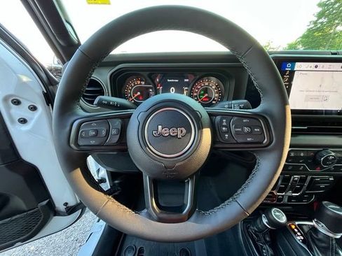 Used 2026 Jeep Gladiator Mojave AWD/4WD image 28