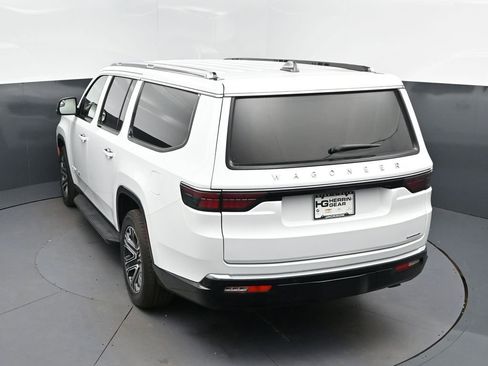 Used 2024 Jeep Wagoneer L Series II w/ Flexible Seating Group AWD/4WD image 35