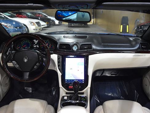 Used 2015 Maserati GranTurismo Convertible RWD image 39