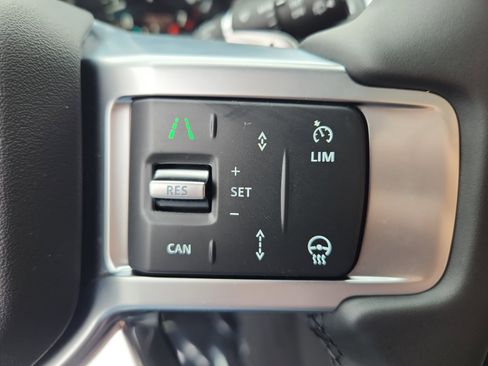 Used 2025 Land Rover Discovery S image 20