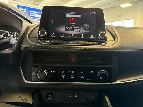 Used 2024 Nissan Rogue S AWD/4WD image 14