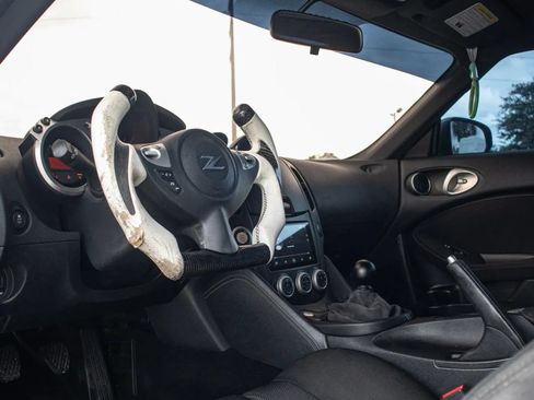Used 2016 Nissan 370Z Coupe RWD image 27