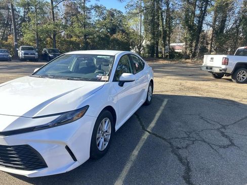 Used 2025 Toyota Camry LE image 9