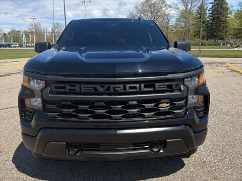 Used 2024 Chevrolet Silverado 1500 W/T AWD/4WD image 2