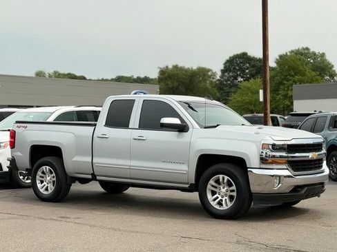Used 2018 Chevrolet Silverado 1500 LT w/ All Star Edition AWD/4WD image 26