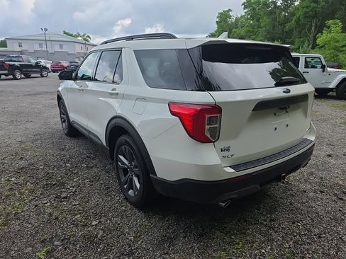 Used 2022 Ford Explorer XLT w/ XLT Sport Appearance Package AWD/4WD image 6