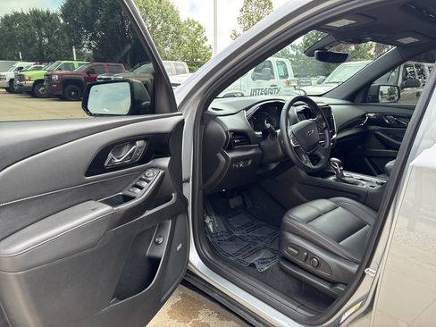 Used 2023 Chevrolet Traverse RS AWD/4WD image 10
