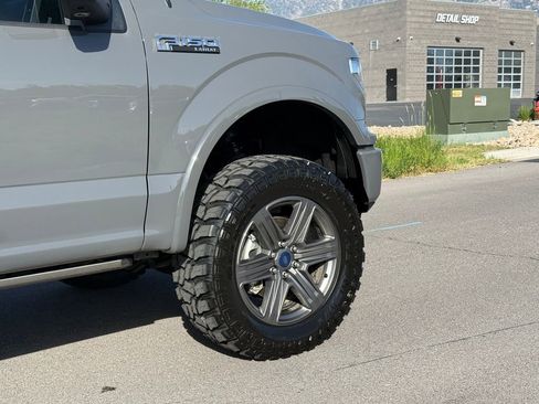 Used 2020 Ford F150 Lariat w/ Equipment Group 502A Luxury AWD/4WD image 4