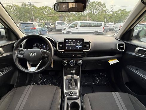 Used 2022 Hyundai Venue SEL FWD image 15