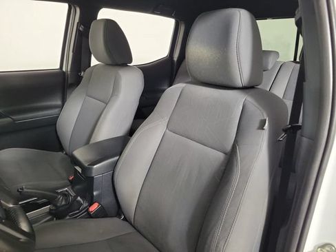 Used 2019 Toyota Tacoma TRD Off-Road AWD/4WD image 20