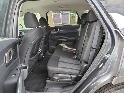 Used 2023 Kia Sorento LX FWD image 23