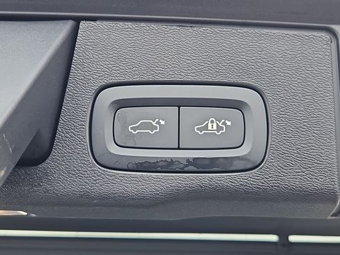 Used 2025 Volvo XC60 T8 Plus w/ Protection Package Premier image 15