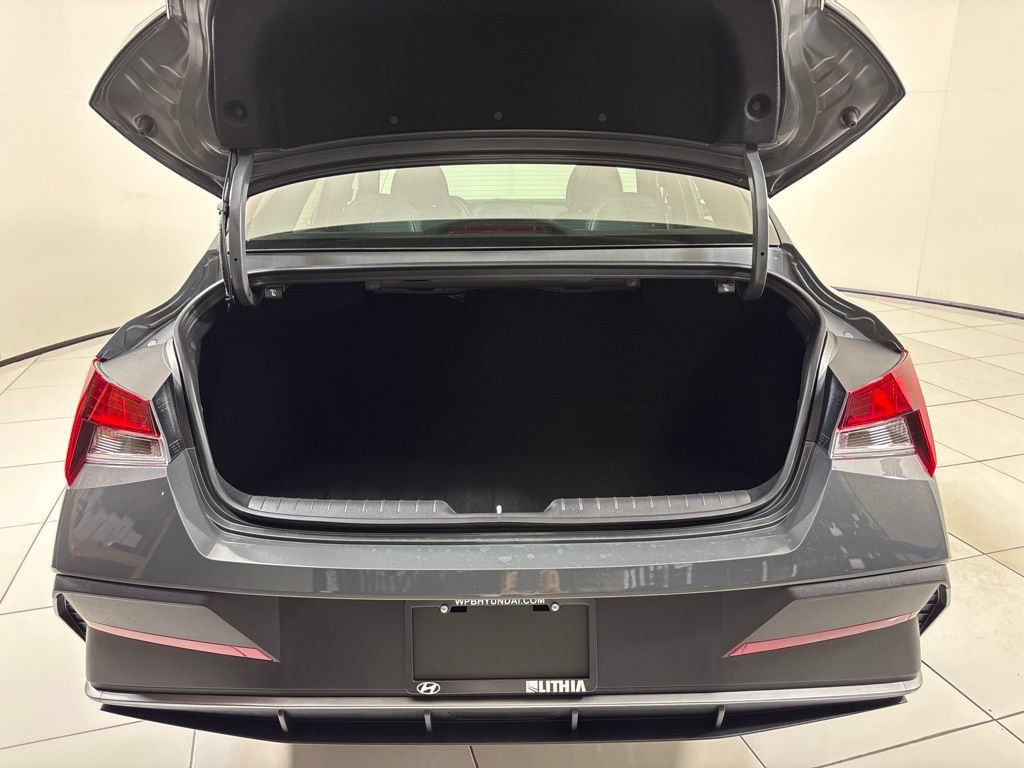 New 2026 Hyundai Elantra SEL Sport FWD image 26