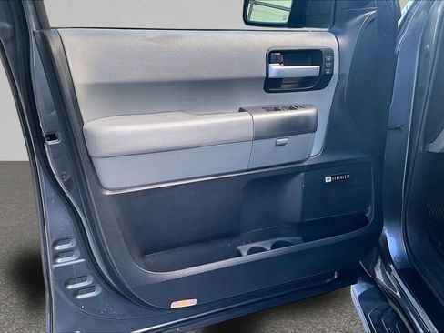 Used 2016 Toyota Sequoia Limited w/ Safety & Convenience Package image 17