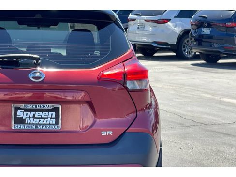 Used 2018 Nissan Kicks SR FWD image 17