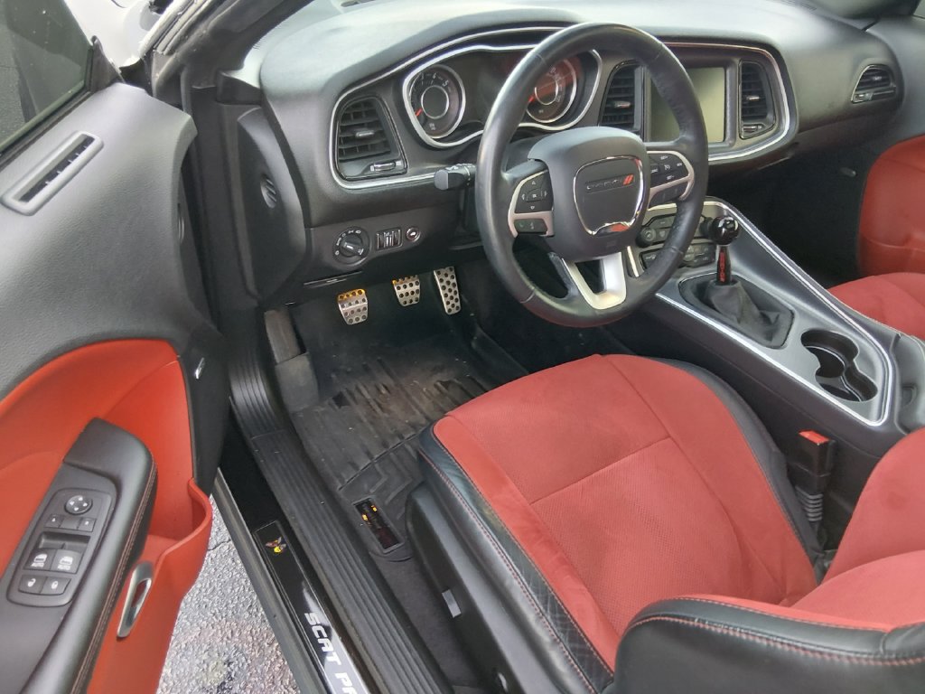 Used 2016 Dodge Challenger R/T Scat Pack w/ Leather Interior Group RWD image 10