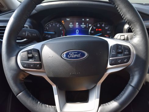 Used 2023 Ford Explorer XLT w/ Equipment Group 202A AWD/4WD image 11