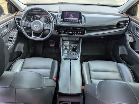 Used 2022 Nissan Rogue SV w/ SV Premium Package FWD image 16