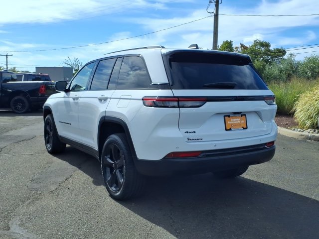 Certified 2023 Jeep Grand Cherokee Altitude AWD/4WD image 5