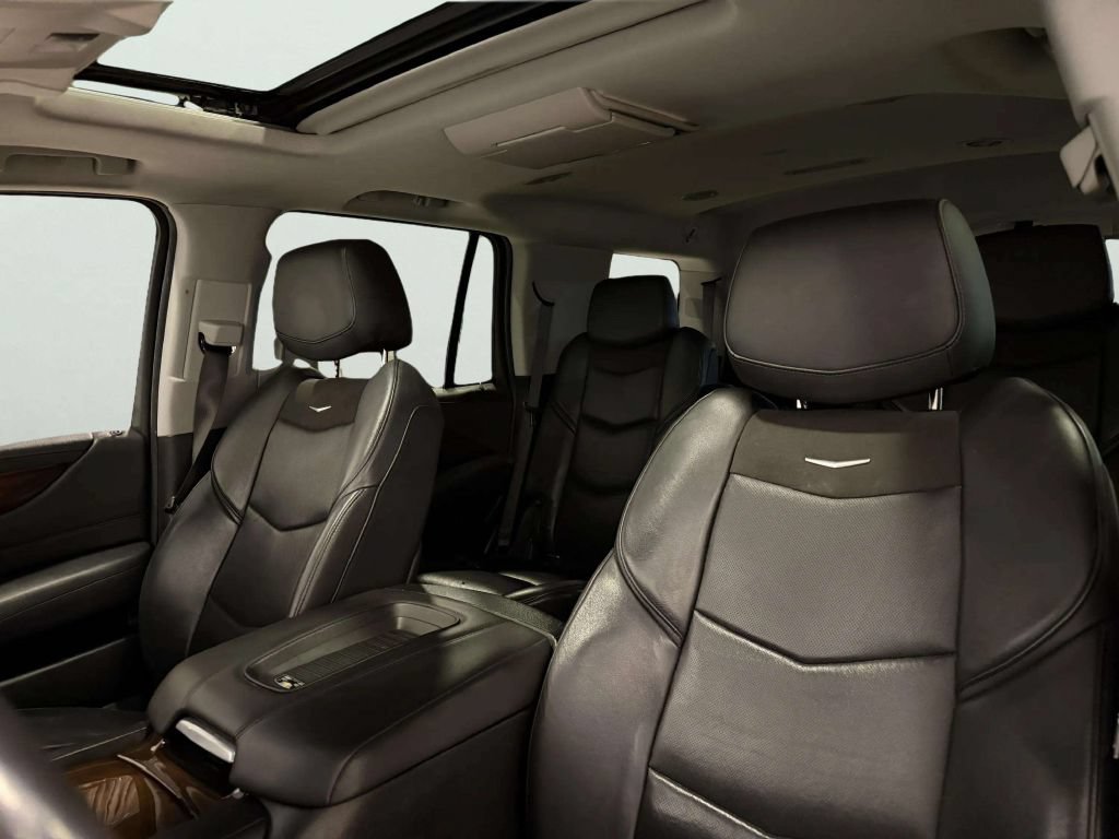 Used 2018 Cadillac Escalade Premium Luxury AWD/4WD image 16