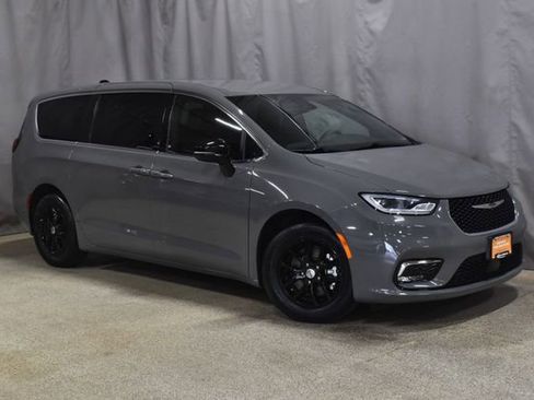 Certified 2025 Chrysler Pacifica Select image 4