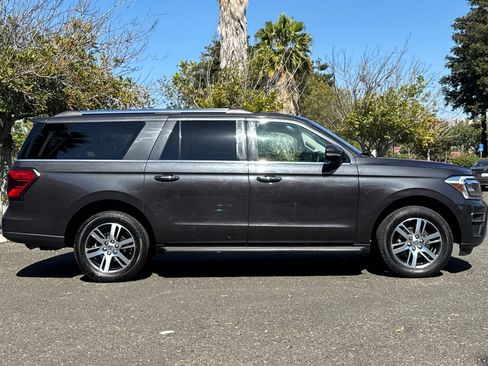 Used 2024 Ford Expedition Max Limited RWD image 3