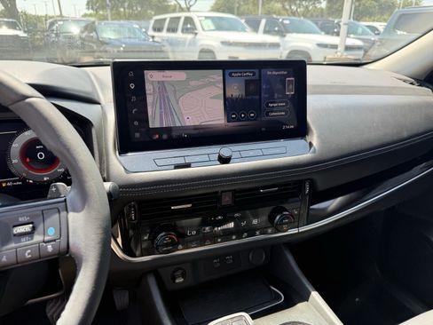 Used 2024 Nissan Rogue SL w/ SL Premium Package FWD image 19